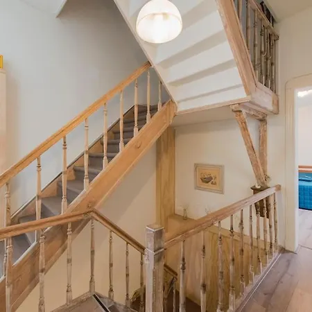 Spacious Tower Centre *