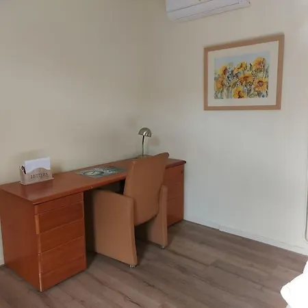 Spacious Tower Centre Apartment *